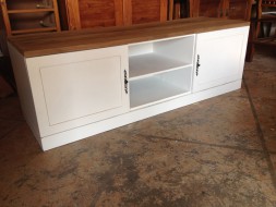 Albert Edwards Kitchen Furniture